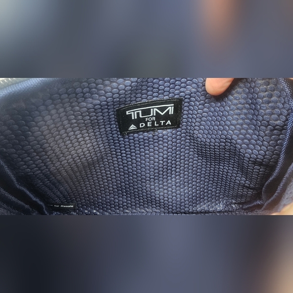 Tumi Delta Grey Vinyl Canvas Zip Top Small Make up Cosmetic Toiletry Travel Bag - Picture 8 of 10